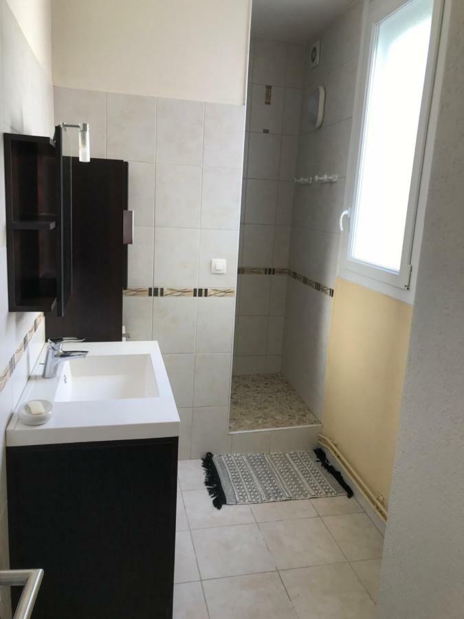 26 Avenue Des Tilleuls * Royan